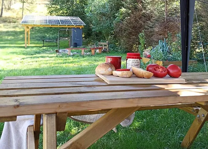 Folwark Noclegowy W Nowej Morawie - Tomaszowka Na Wys 600 M